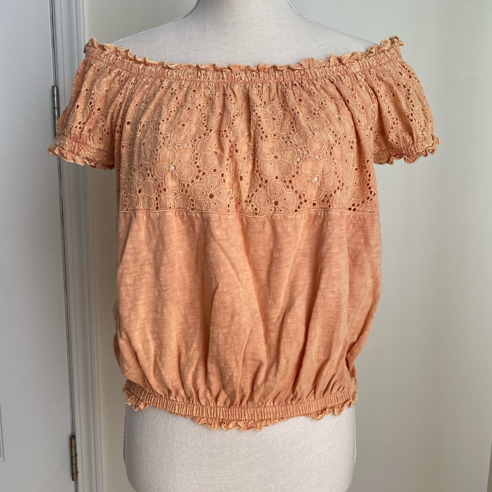 Soft peach crop top!